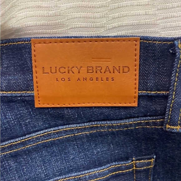 Lucky Brand 181 Relaxed Jeans with 2 Way Stretch
Size 36x30 - Picture 3 of 8